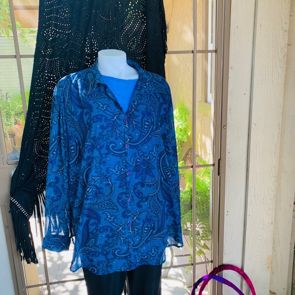 Beautiful blouse - Picture 3 of 8